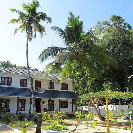 Appartamento Marari Peterland Alappuzha Esterno foto