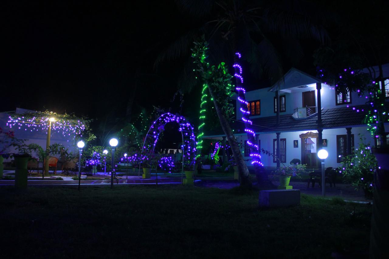 Appartamento Marari Peterland Alappuzha Esterno foto
