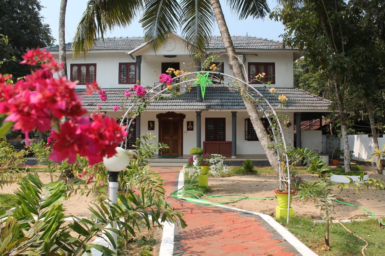 Appartamento Marari Peterland Alappuzha Esterno foto